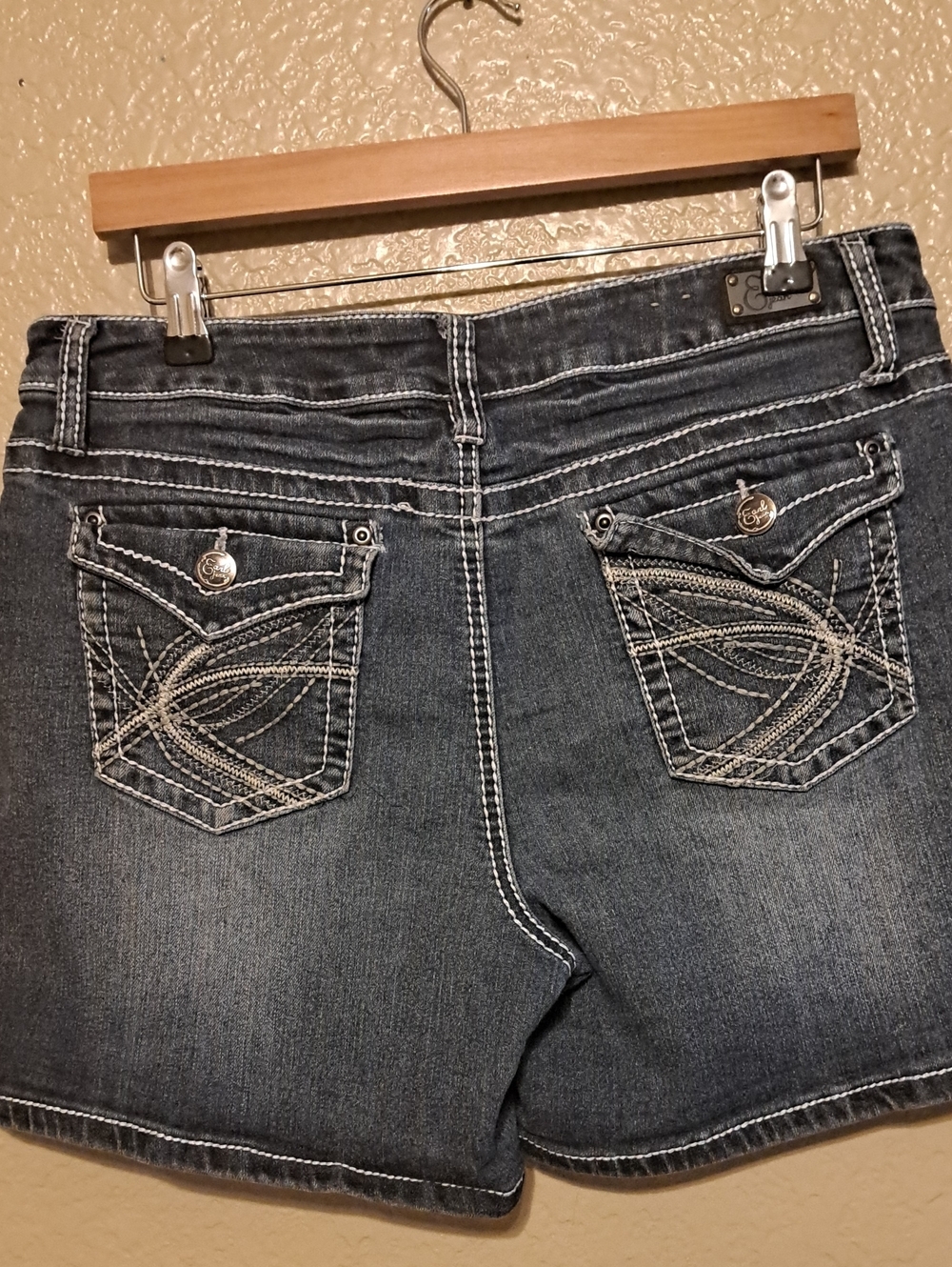 Earl Jeans dark blue denim shorts with light stitching. Size 14. - Picture 4 of 12